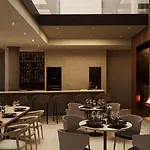 Leon Hotel & Lounge